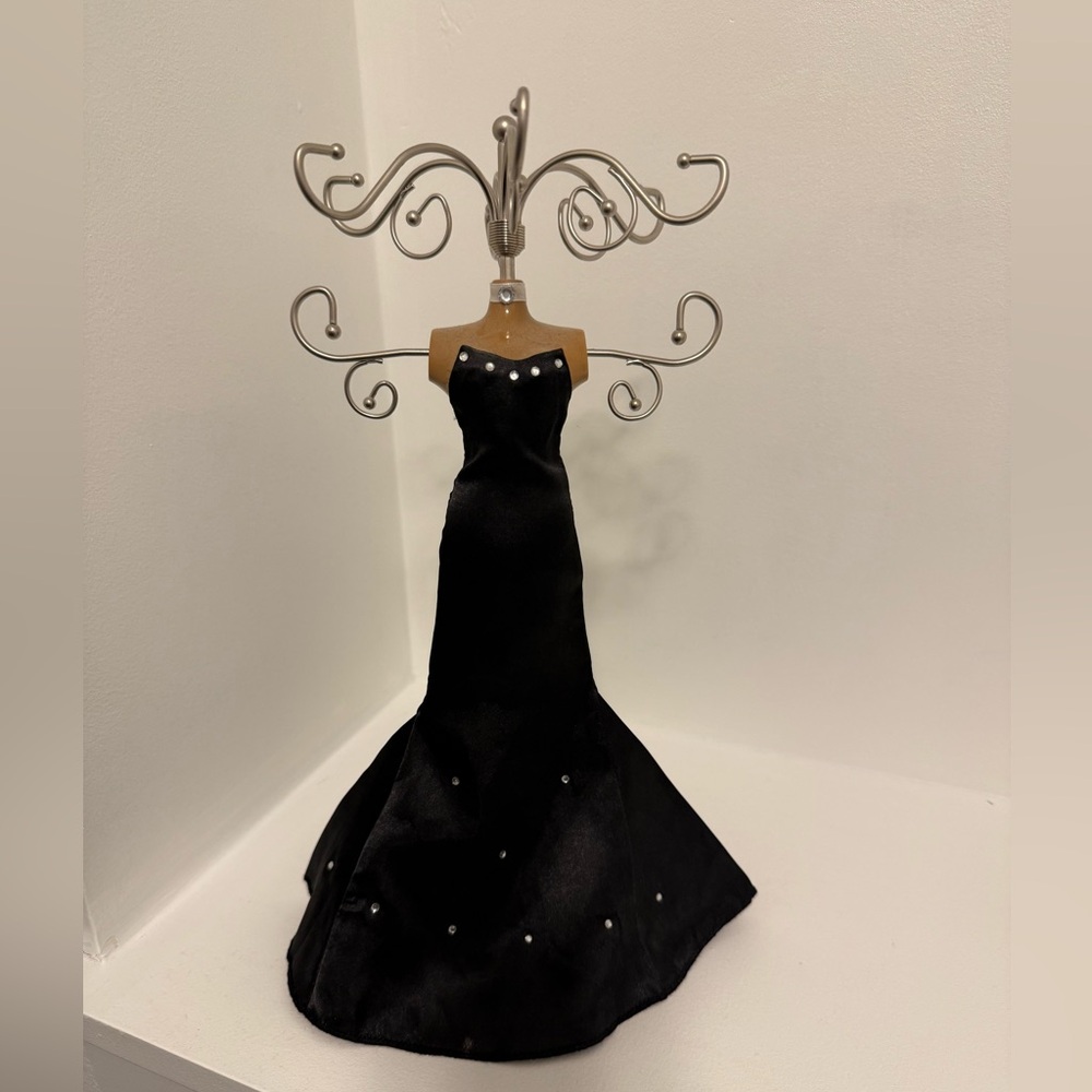 Very Elegant Black Dress Jewelry Holder/Stand